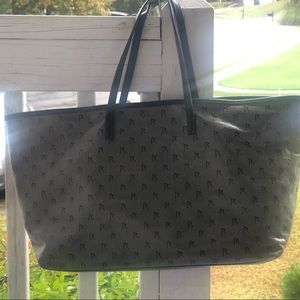 Rogue by Rihanna Tote bag